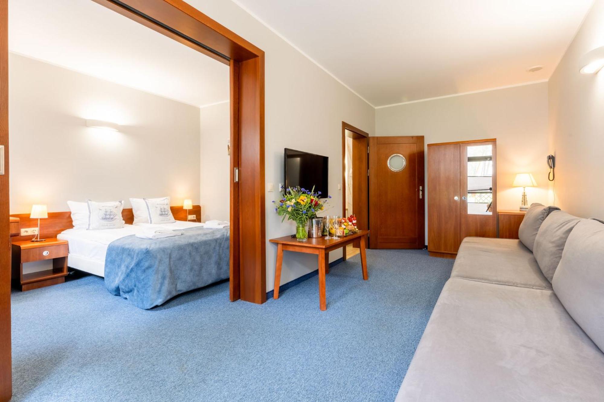 Columbus Hotel Rowy  Bagian luar foto