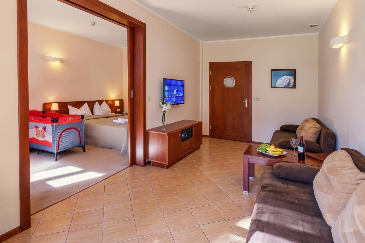 Columbus Hotel Rowy  Bagian luar foto